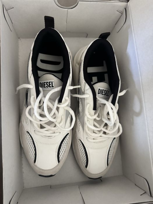 Vand adidasi Diesel noi