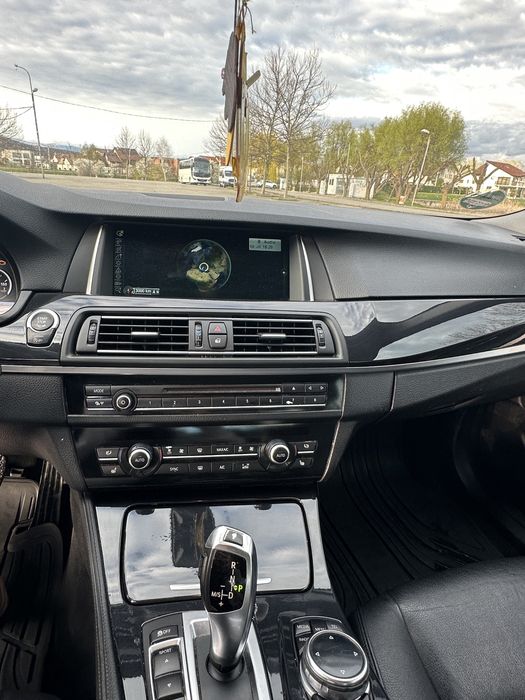Bmw f10 520d. 2013 luna 11