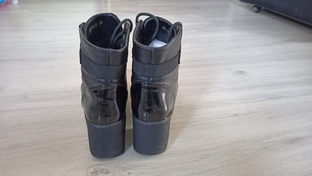 Продам зимние ботинки (35 размер)