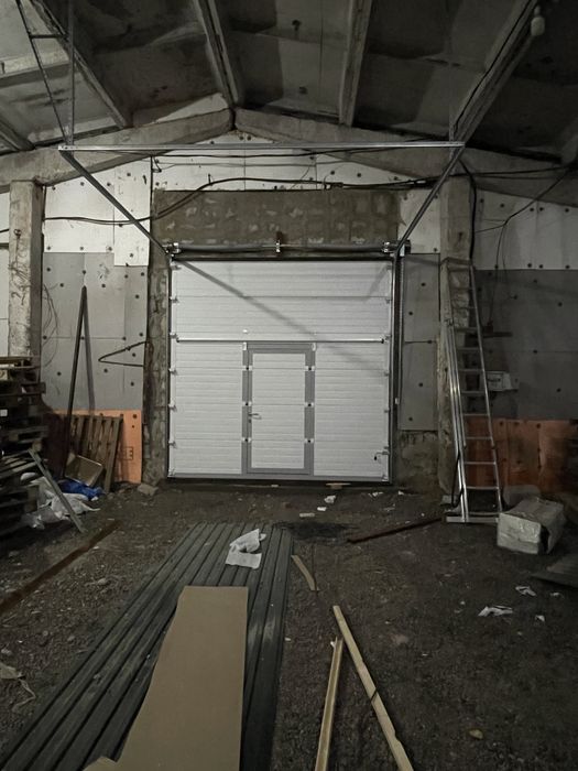 Промышленные секционные ворота