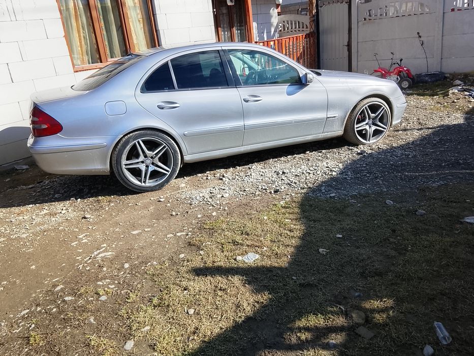 Vând Mercedes Benz e class