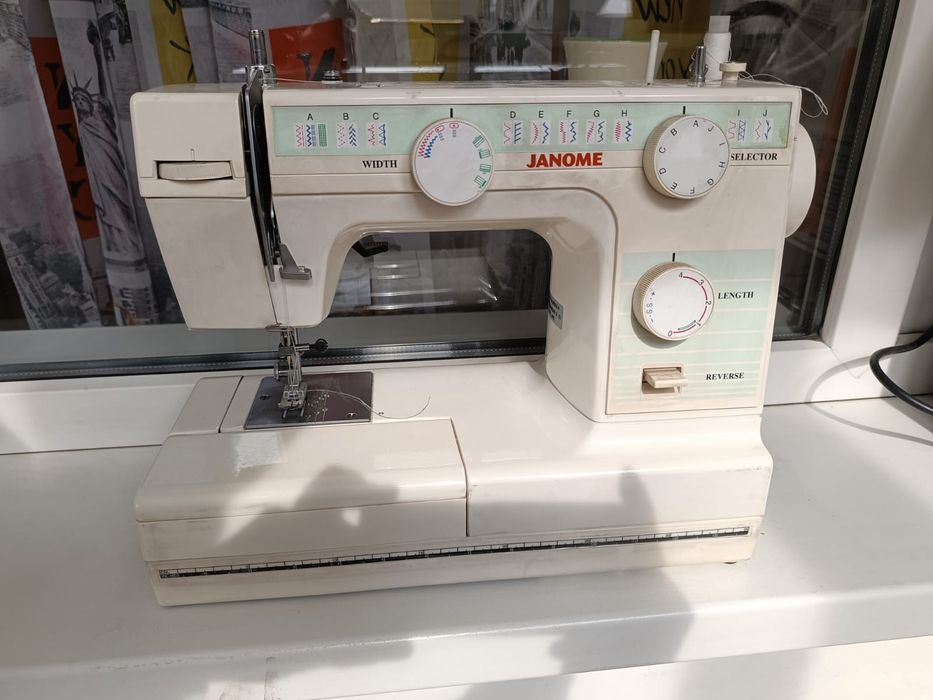 Машинка для шитья janome