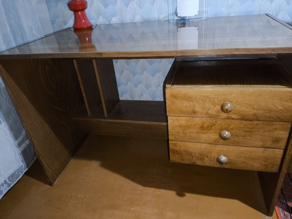 Письменный стол полированный