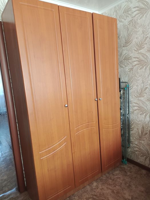 Шифоньер б/у в хорошем состоянии