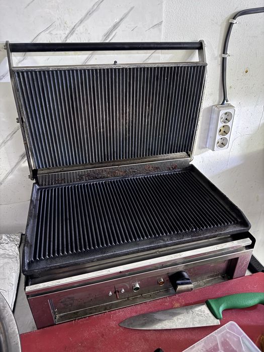 оборудование для общепита магазина, гриль тостер,  витринные холодильн