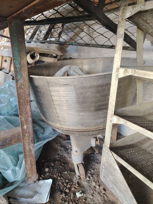 Стеллажи для хлеба. Дежа для тестомеса