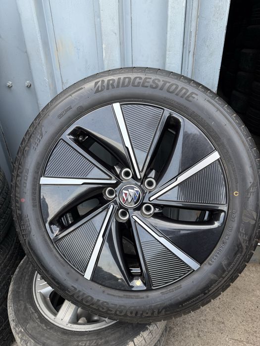 Buick diska balon   215/55/17  5/114