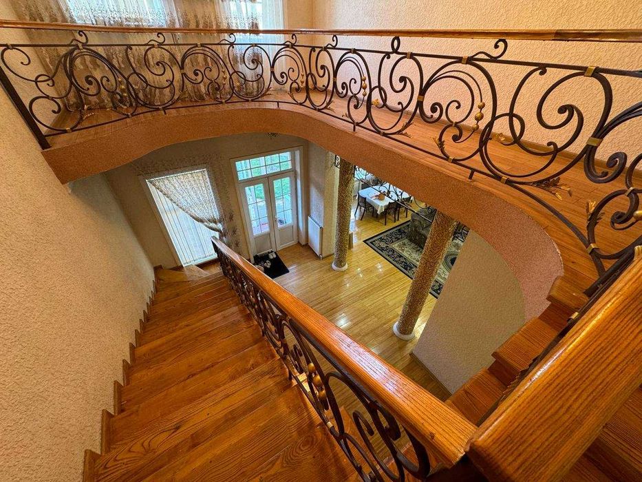 Продаётся дом около М-Улугбекского пасп. стола, 5,8 соток, фасад 20 м.