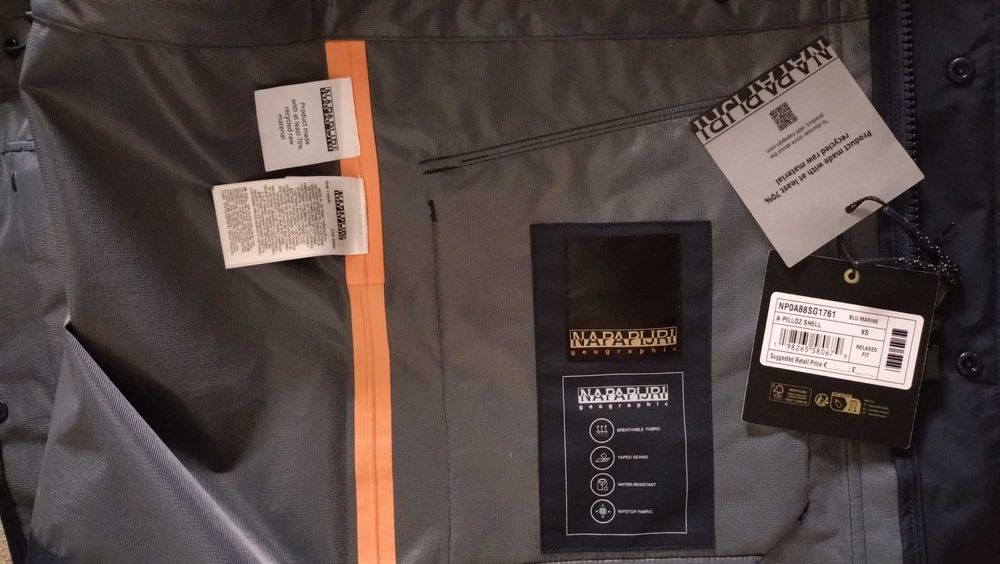 NAPAPIJRI Geaca noua cu eticheta (primavara, vara, toamna), waterproof.