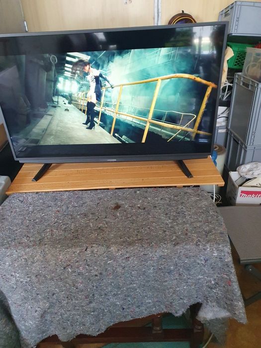 Телевизор  GRUNDIG смарт 43 инча