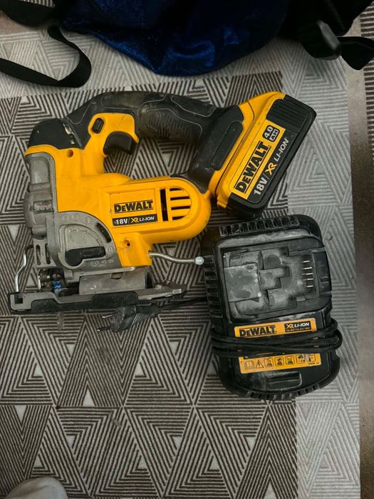 Акумулаторен прободен трион DeWALT 18V XR Li-Ion
