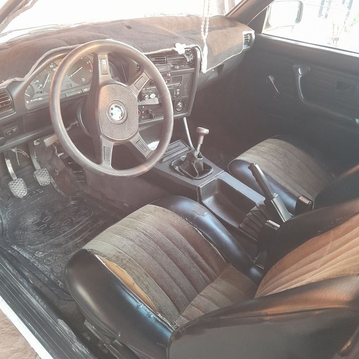 Прадю Автомобиль