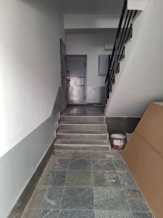 1xonali kvartira sotiladi srochna Qo'yliq mavzesida novostroyka