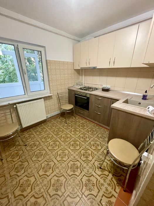 Inchiriez apartament 3 camere