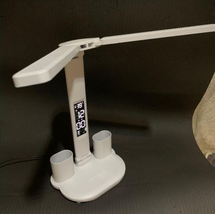 Настольная лампа для школьников  очень удобная