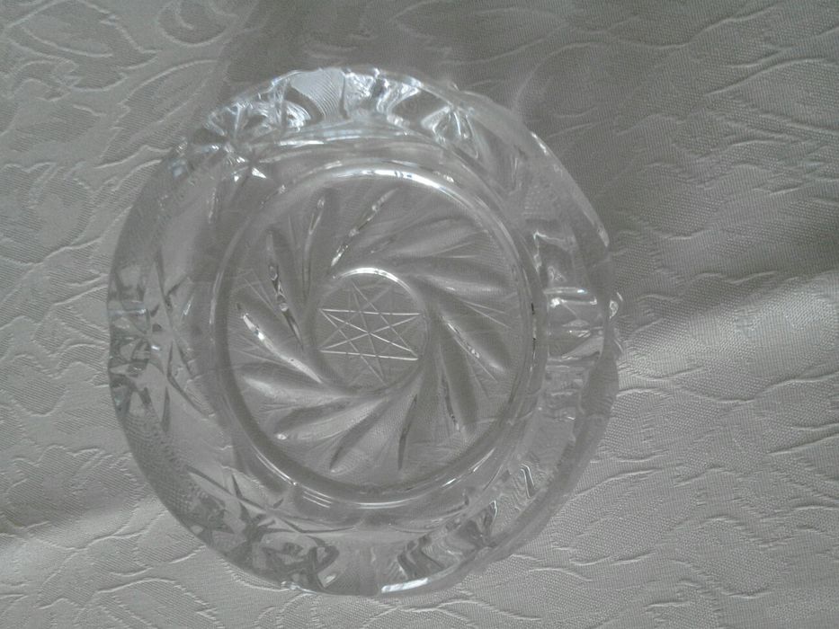 Красиви купи,ваза,плато,пепелник чешки кристал.Като нови,без проблеми
