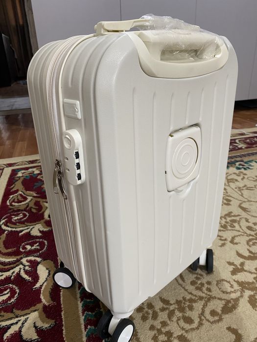 Продается чемодан новый