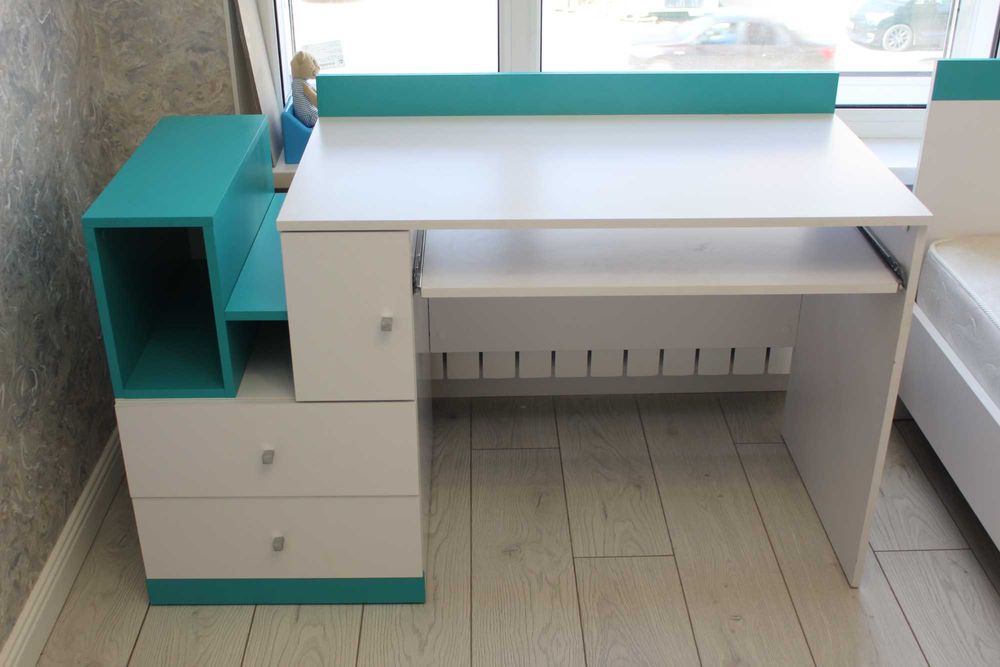 Продам стол письменный