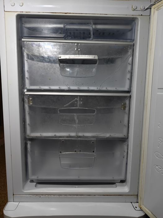 Indesit, 196см, рабочий, двух компрессорный