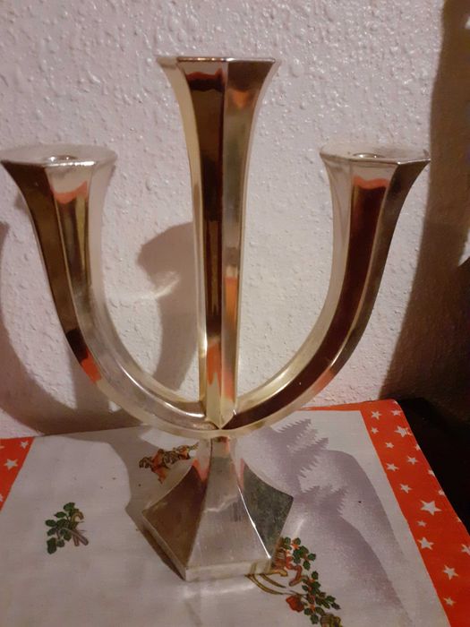 Suport cu sarpe din metal aurit pentru bijuteri