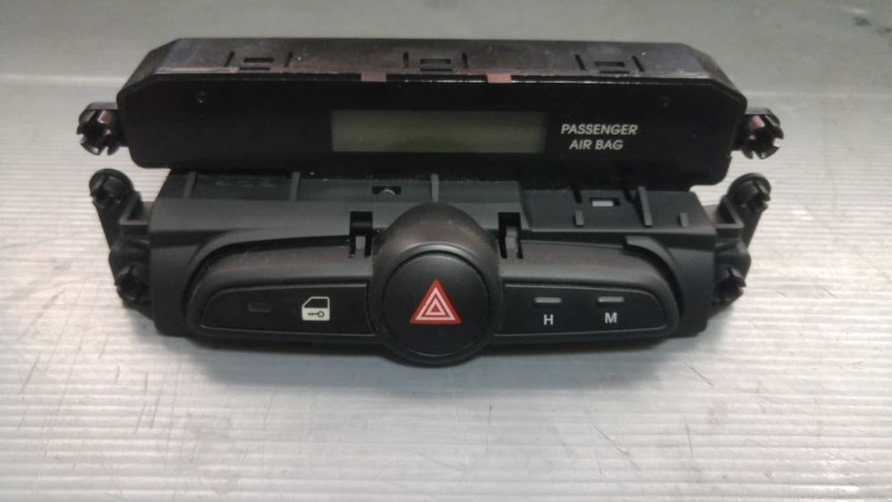display cu butoane avarii si blocare usi  hyundai ix20 dupa 2011 94510-1k000