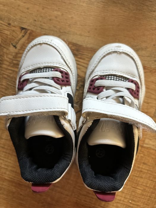 Детские кроссовки