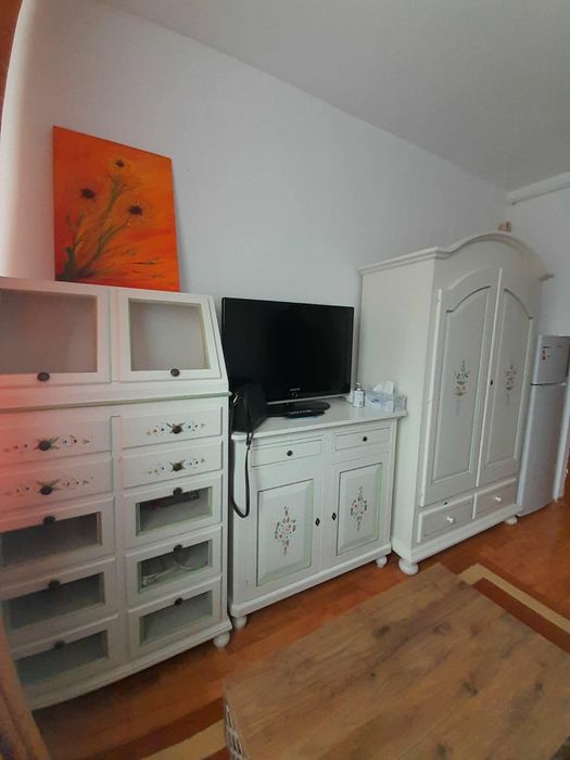 Închiriez garsonieră