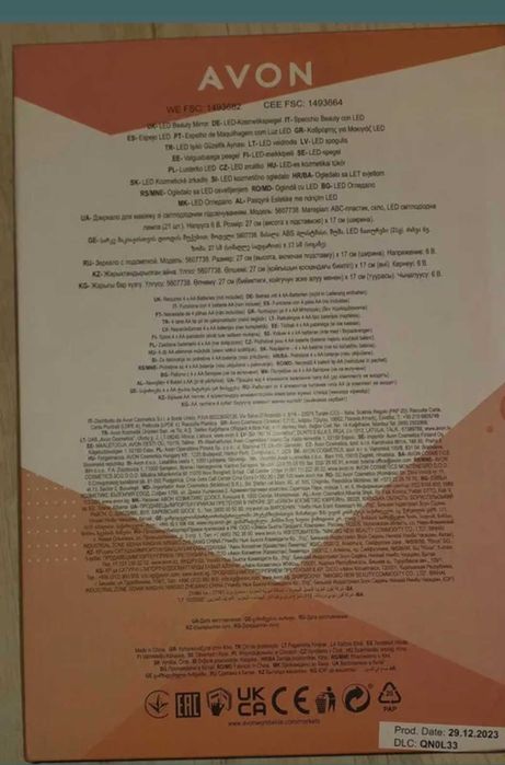 Oglindă prevăzută cu LED pentru machiaj