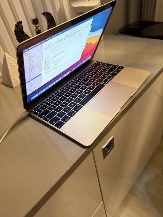 Apple MacBook M cu 2 nuclee