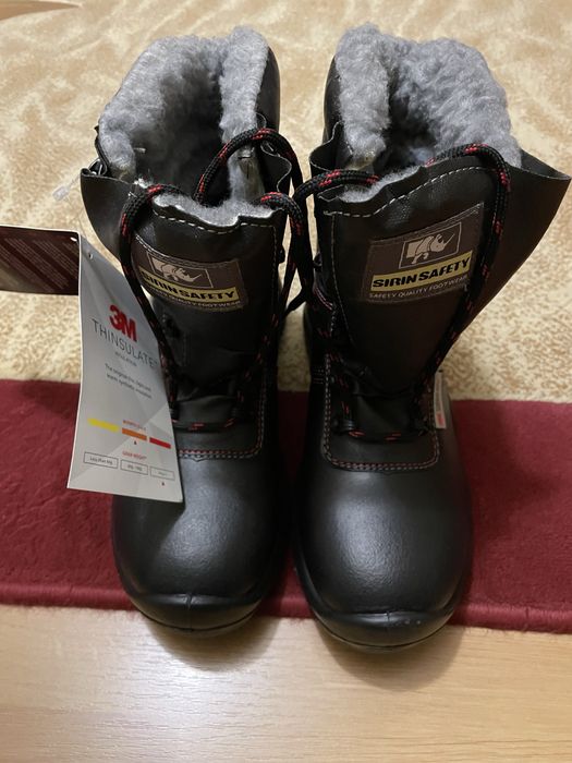 Bocanci de protectie imblaniti