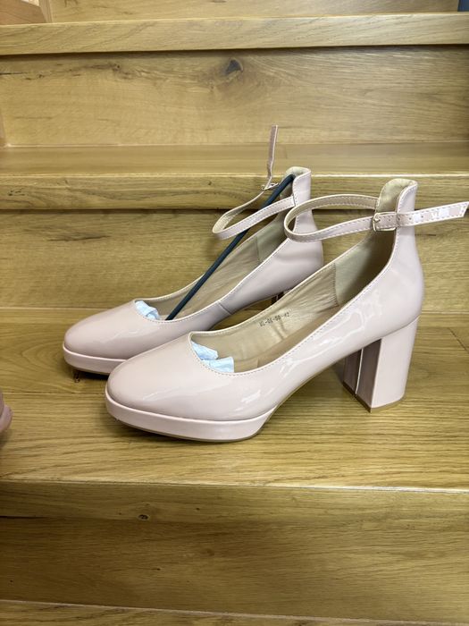 Дамски елегантни обувки на висок ток р-р 40/41