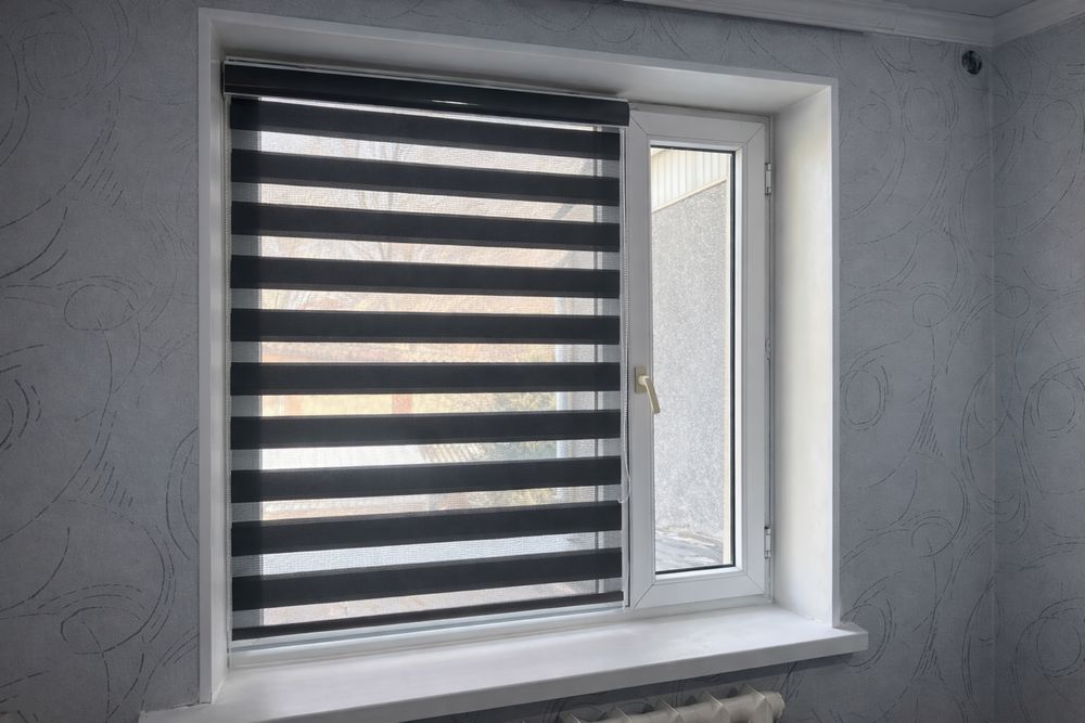 Ролл шторы «День-Ночь» - Зебра 80×150 см