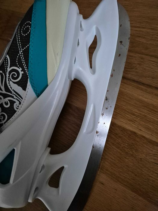 Patine marimea 39
