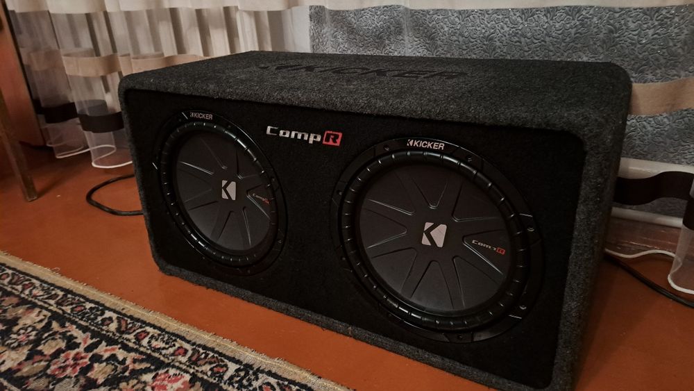 Продам Kicker 2×12