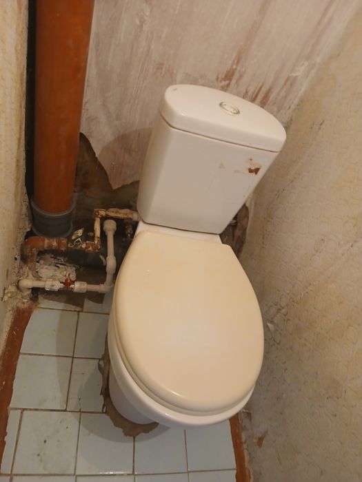 Унитаз   находится  орбита