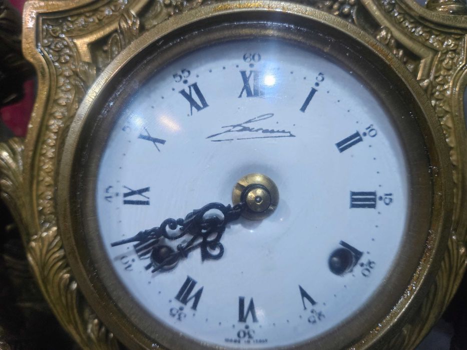 Ceas cu 2 sfetnice din bronz masiv