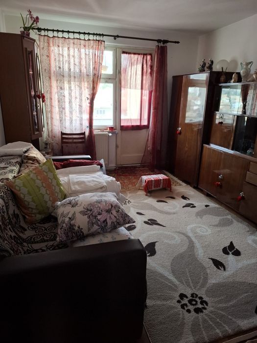 Apartament 3 camere - 72 mp