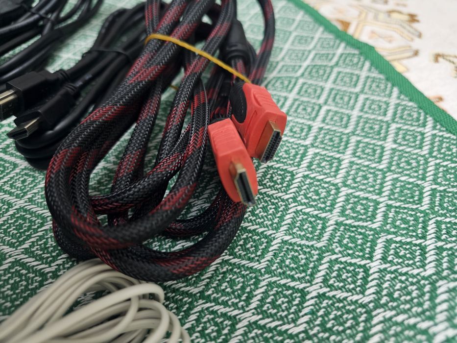 HDMI кабель и кабель питания