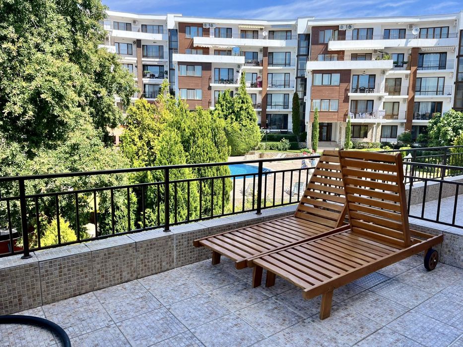 Продава се, 3-стаен, Св. Влас,  Елените, първа линия!