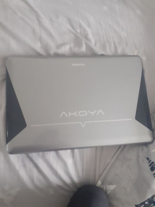 Vând laptop akoya Windows 11