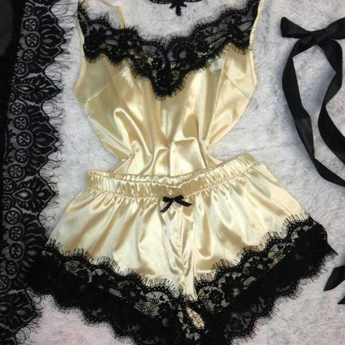 Елегантна дамска пижама