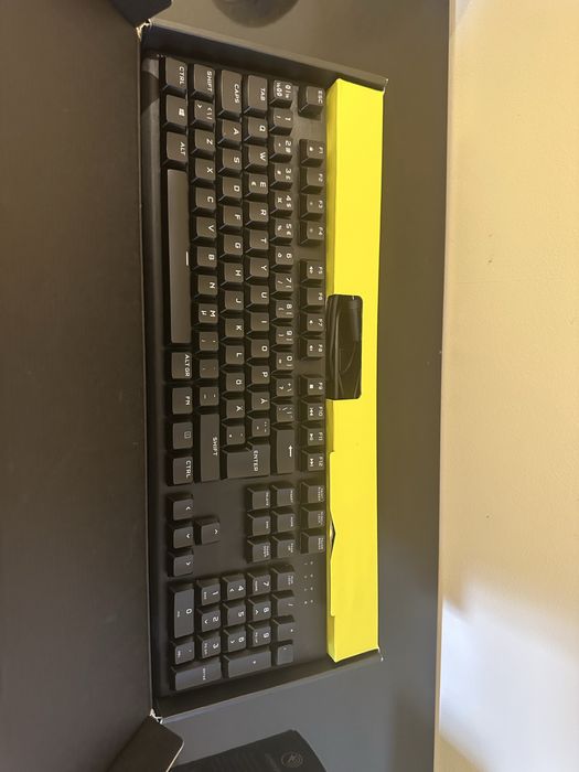 Corsair k60 Клавиатура Нова ! Подарък мишка !