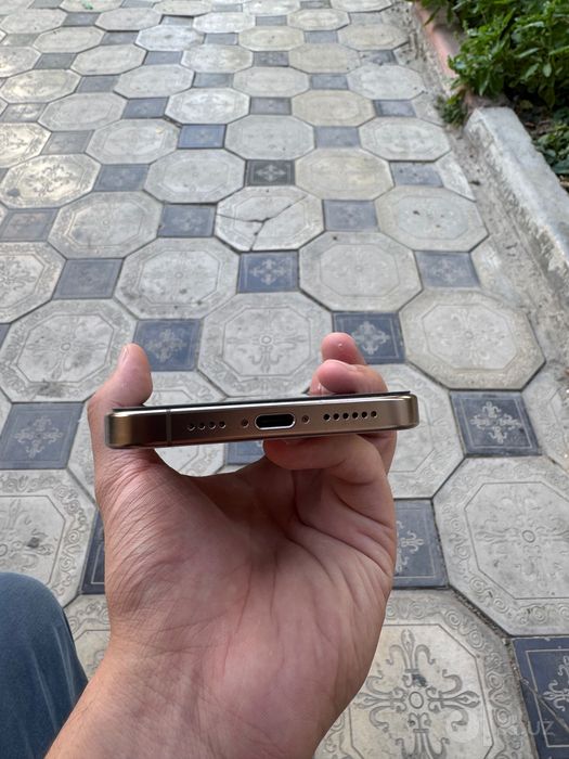 Iphone 16 max gold