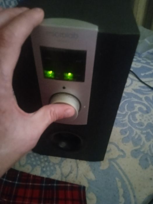 Продам колонки самбуфер Microlab M-960,