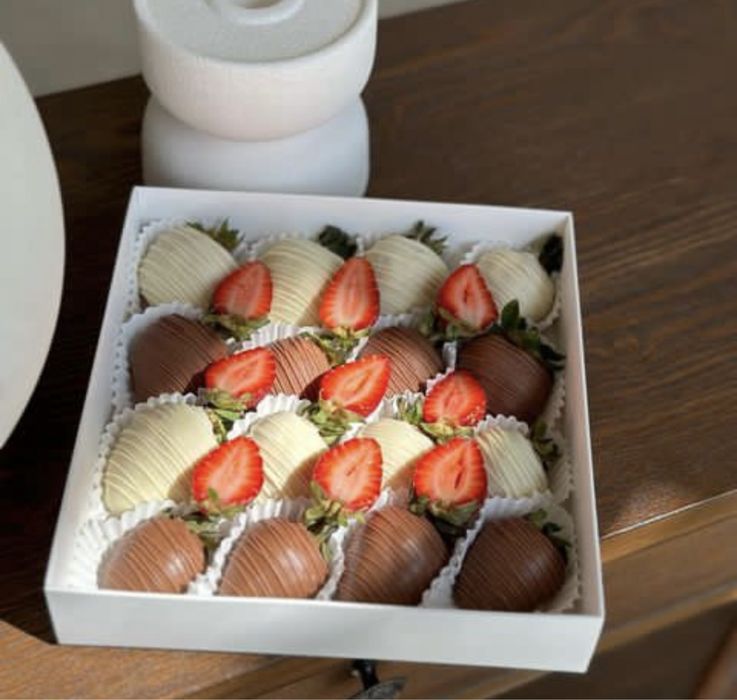 Клубника в шоколаде есть Каспий ред