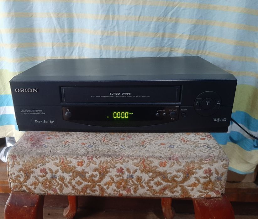 Vând videorecorder orion în stare bună funcționare