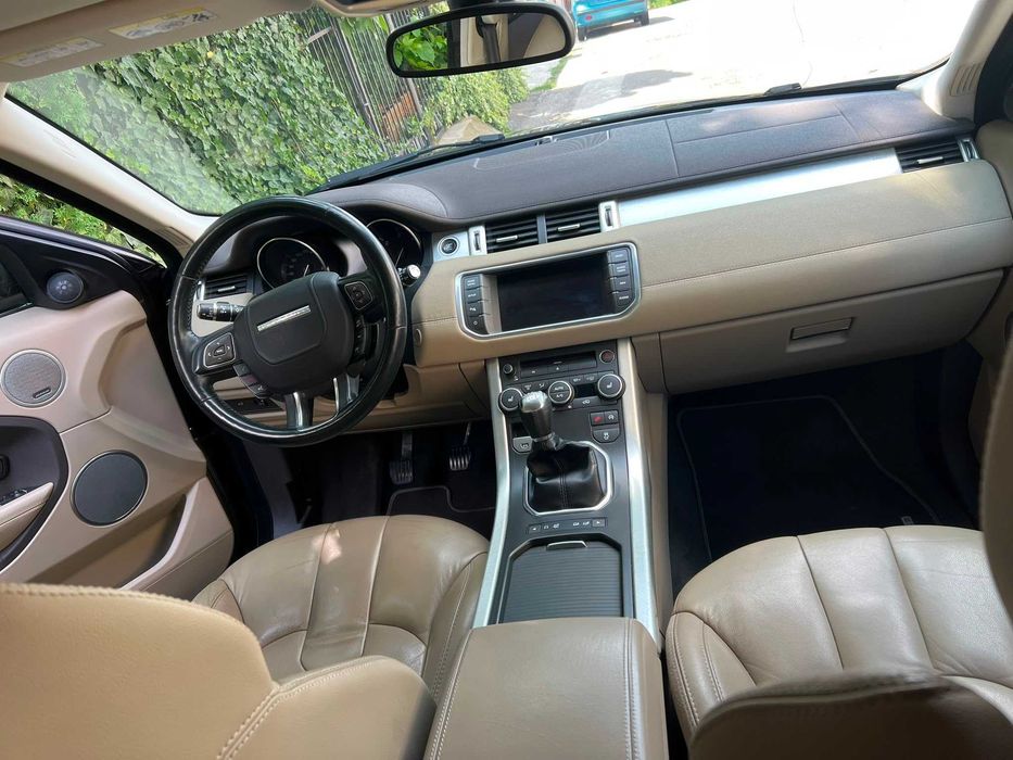 Range Rover Evoque 2.2 TD4 150CP 4x4 Manual • Piele Crem • Meridian