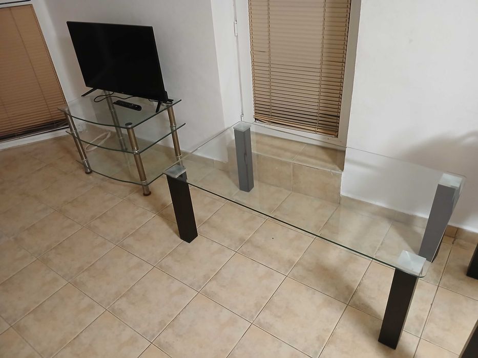 стъклена маса за телевизор 30 евро