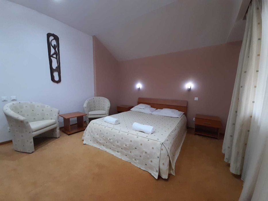 Predeal camere cu baie, living, bucatarie si spalatorie rufe la comun