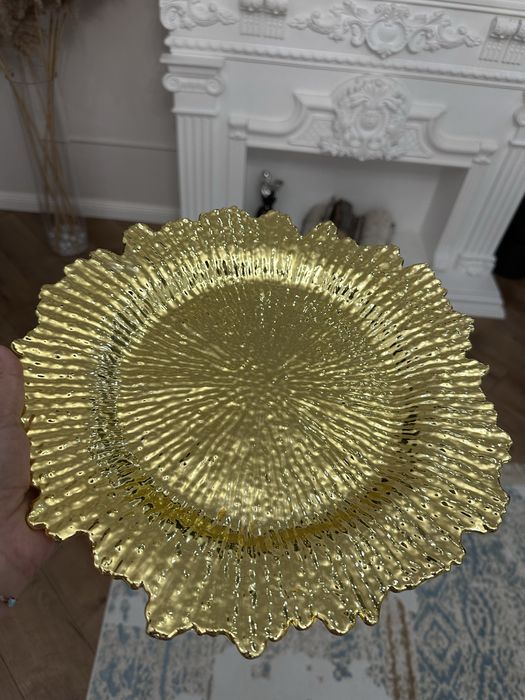 Продаю тарелки сервировочные